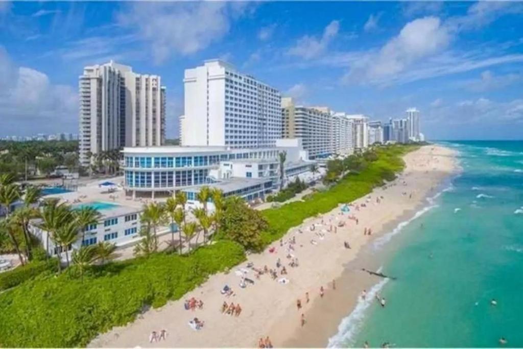 Modern Studio In Miami Beach Exterior photo